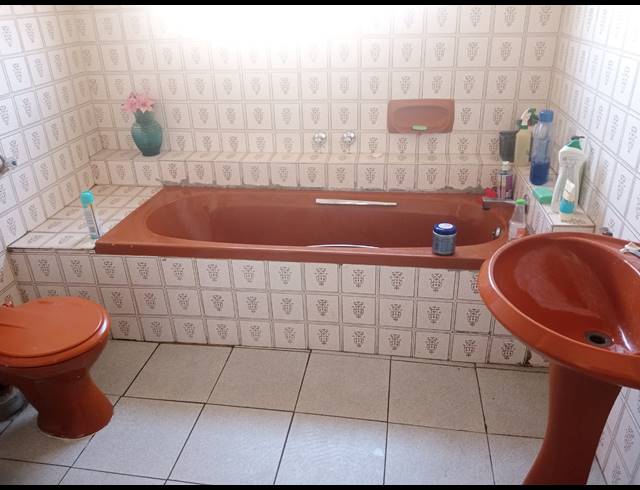 9 BEDROOM HOUSE FOR SALE IN BOKSBURG NORTH